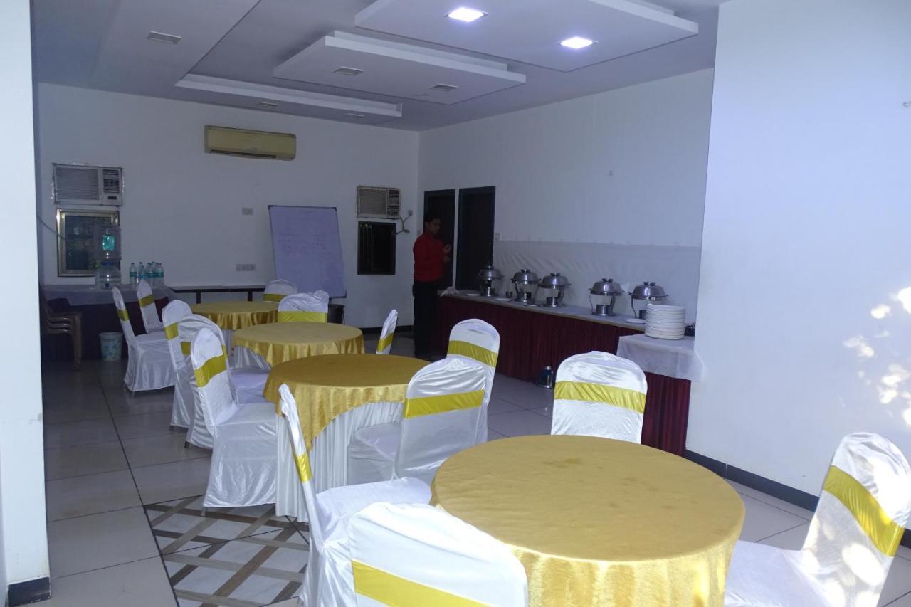 Hostel Sunshine Backpackers, Airport Bombaj Zewnętrze zdjęcie