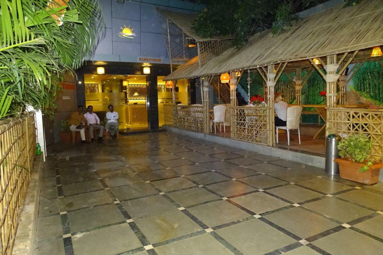 Hostel Sunshine Backpackers, Airport Bombaj Zewnętrze zdjęcie