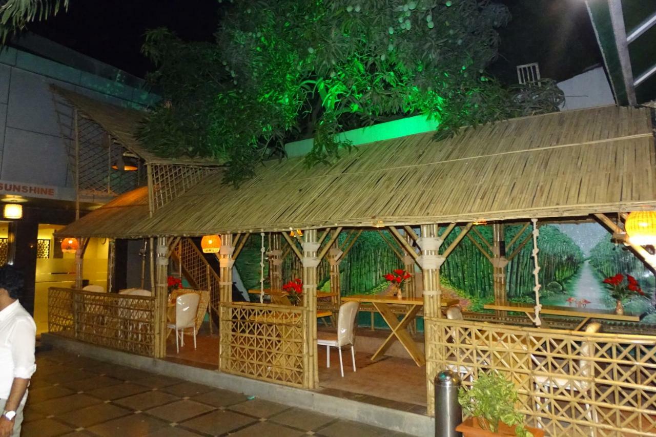 Hostel Sunshine Backpackers, Airport Bombaj Zewnętrze zdjęcie